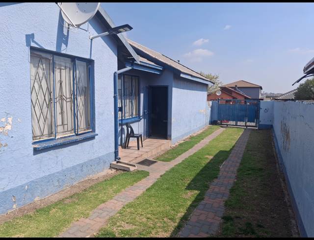 3 BEDROOM FREEHOLD FOR SALE IN BIRCH ACRES